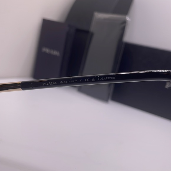 Prada Spr 09w 0PR 09WS Sunglasses PRADA
PR 09WS Nwt Black & Gold - Picture 3 of 6